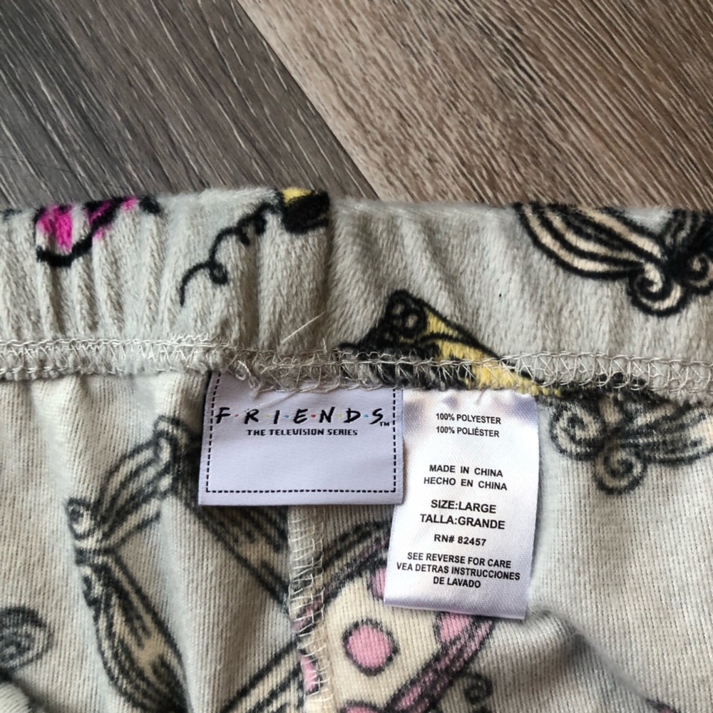 FRIENDS Themed Women’s Gray Pajama Pants Size Large - Picture 4 of 4